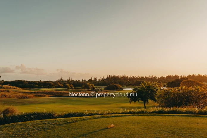 Mountain view land of 1400 m² in an exceptional estate 