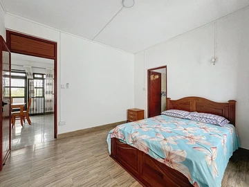 6 Bedroom House
