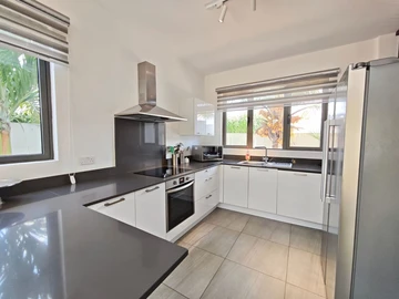 4 Bedroom Villa
