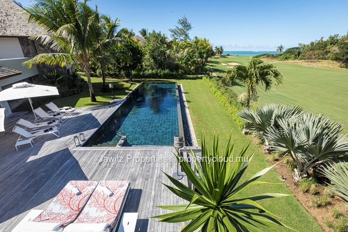 Exceptional villa ideally located in the Solaia neighbourhood with view of the lagoon