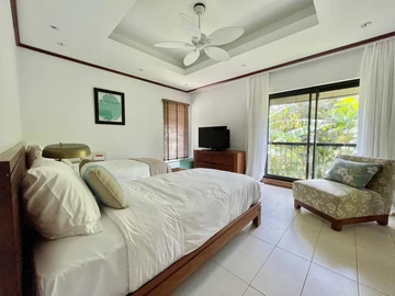 5 Bedroom Villa