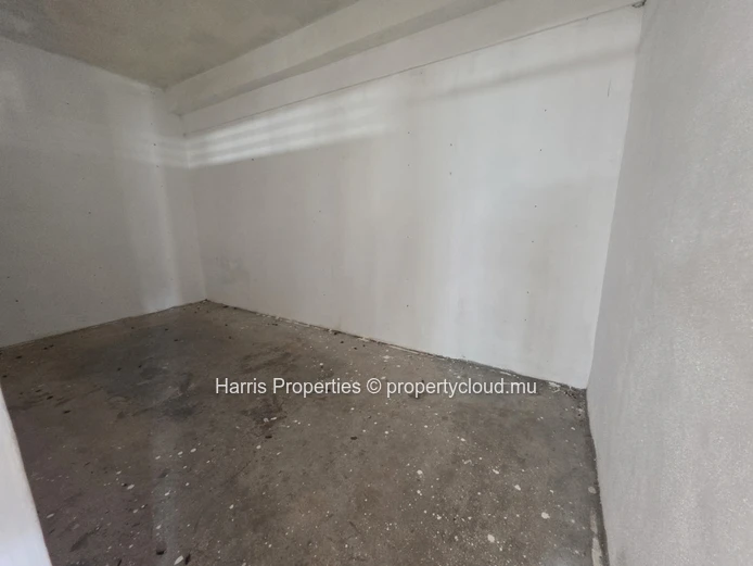 Espace commercial souterrain spacieux de 123 m² à louer à Calebasses