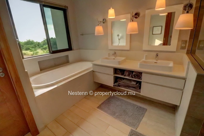 Appartement de standing avec vue mer - 3 chambres, dernier étage 
