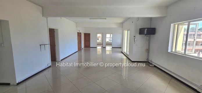 Office 163 m² located in Port-Louis, close to Jeetoo Hospital