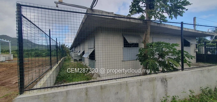 Ferme Avicole Entièrement Équipée à Vendre – La Martinière, Chamouny