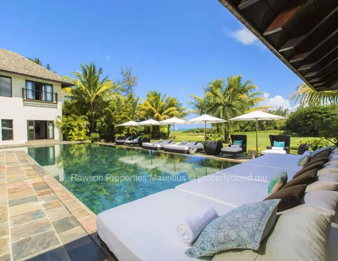 Elegant Villa In A Golf Estate With Sea View.
