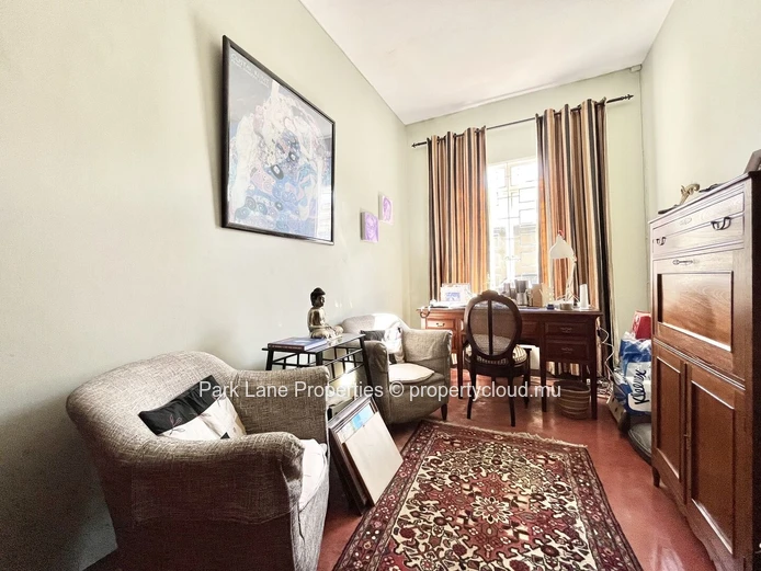 Emplacement privilégié à Floreal : Maison de 3 chambres polyvalente avec un grand potentiel d'Investissement