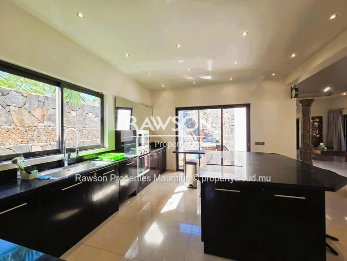 Villa - 4-Bedrooms | Pool & Garden | Secure Residence | Pereybere | €4,000