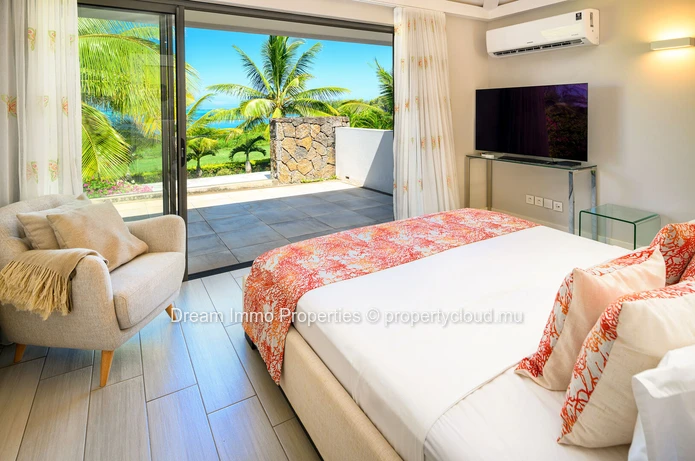 Stunning Beachfront Villa In A Golf Resort In Azuri Village - Mauritius