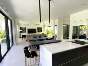 4 Bedroom Villa