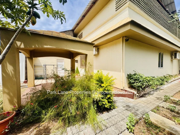 Cosy family home with jacuzzi and spacious terrace