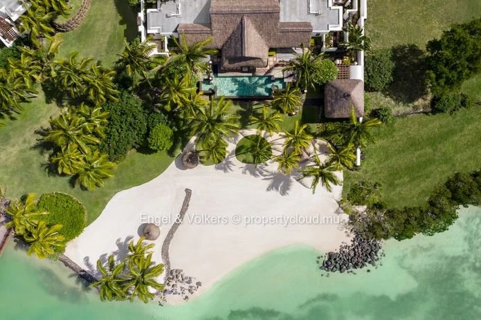 Exclusive Beachfront Villa Connected to a Prestigious 5-Star Resort