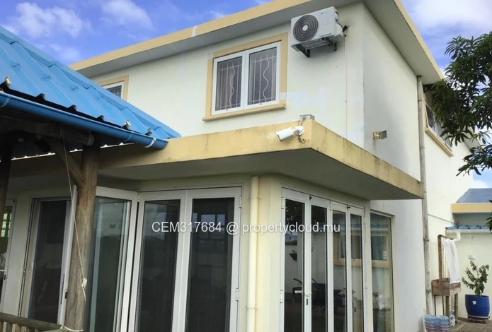 Spacieuse Maison Familiale à Vendre – Beau Vallon, Mahébourg 