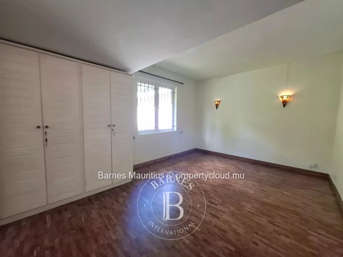 FLOREAL - Maison familiale ou bureau avec studio indépendant – 420 m²