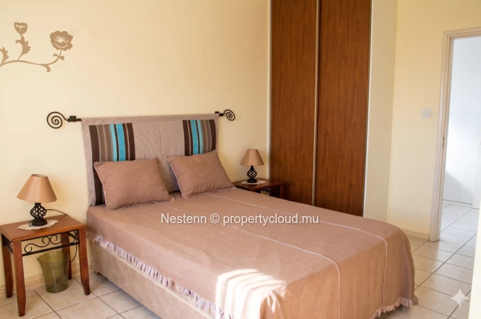 Spacious 3-bedroom apartment with mountain view