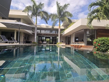 5 Bedroom Villa