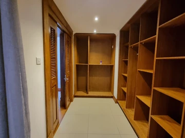 6 Bedroom Villa