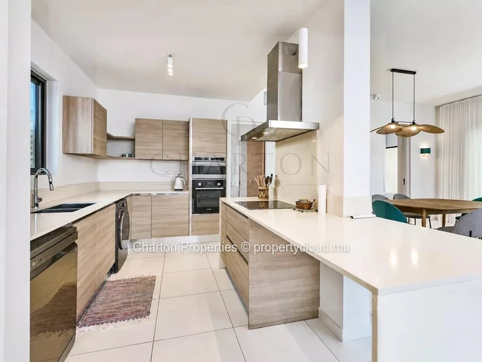 Appartement de 3 chambres en suite avec un vaste balcon à Pereybère