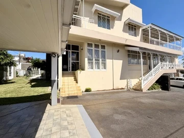 10 Bedroom House