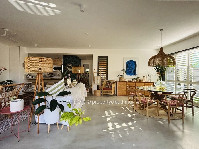Roches Noires - Très beau duplex de 5 chambres avec rooftop et accès mer (Mandat exclusif)