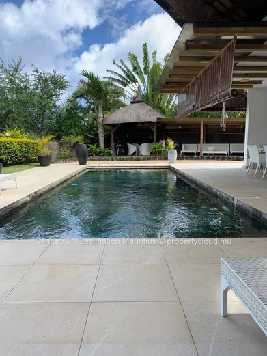 Location d'Exception : Chef-d'Œuvre Architectural au Domaine Mon Île