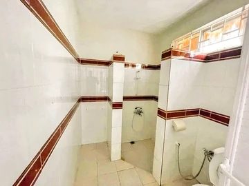 6 Bedroom House
