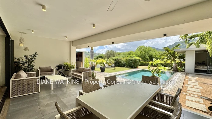 Contemporary 5-Bedroom Villa with Independent Cottage for Rent in Black River