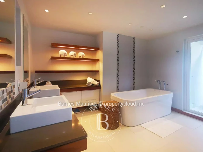 POINTE AUX CANONNIERS - Seafront Villa - 4 bedrooms