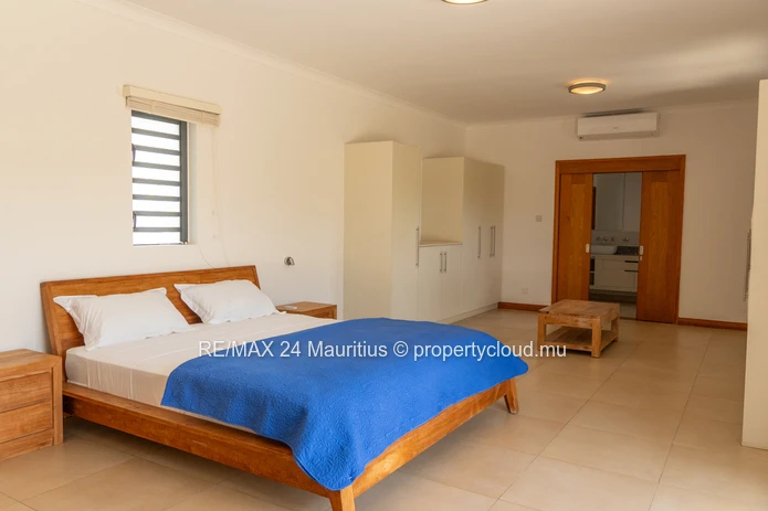 Exclusive 5-Bedroom Villa Bordering Black River National Park