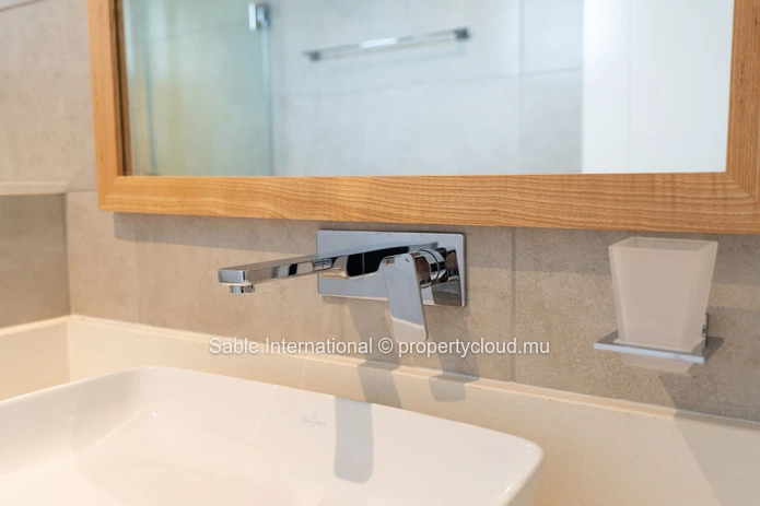 Elegant Apartment with Communal Pool in Pointe aux Canonniers - Modern Features, Close to Amenities 
