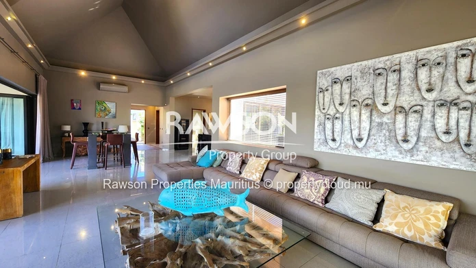 Villa 4 Chambres | Bureau | Piscine | Accessible Aux Étrangers | Pereybere | €