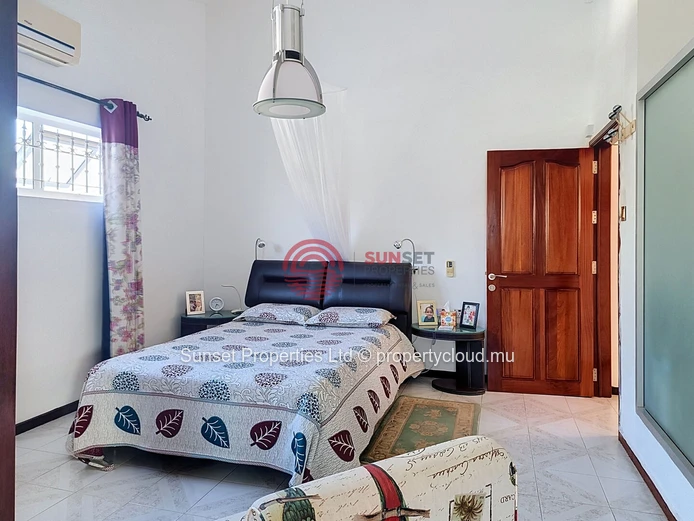 Family home | 4 Bedrooms | 500m from the beach