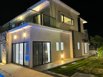 4 Bedroom Villa