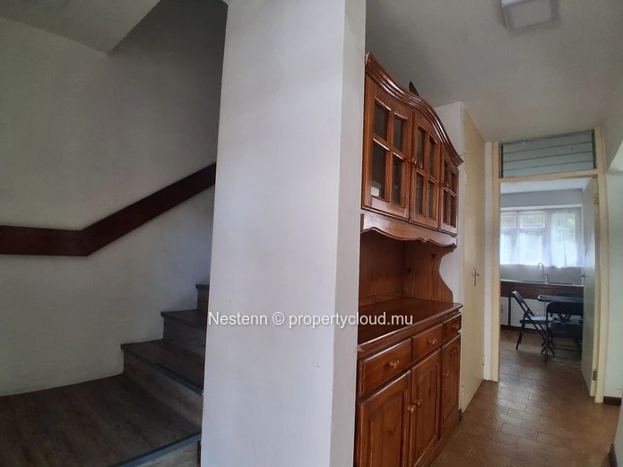 Fully furnished duplex apartment close to amenities.