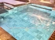 A stunning single-storey villa is available for rent in the secured and upscale Oasis 2 (Evaco) residence in Pereybere.