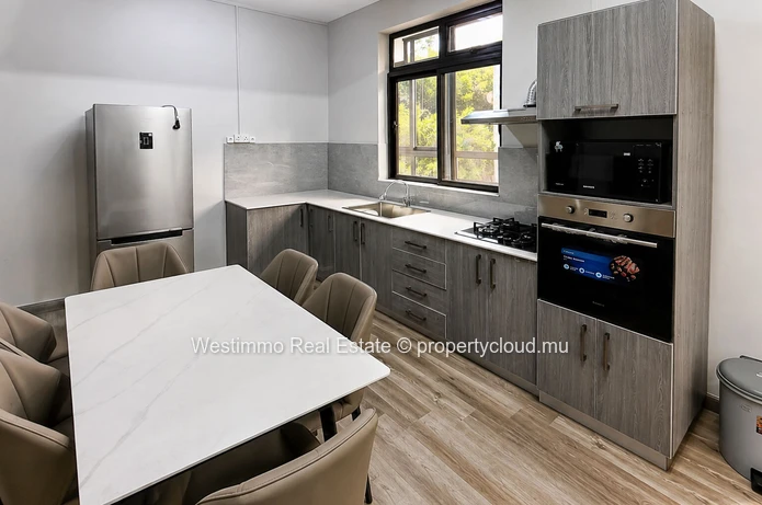 Appartement récent de 120 m² et 3 chambres en suite à louer au cœur de Curepipe