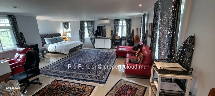 House for rent in Sodnac - An Elegant Luxury Home with Generous Living Spaces