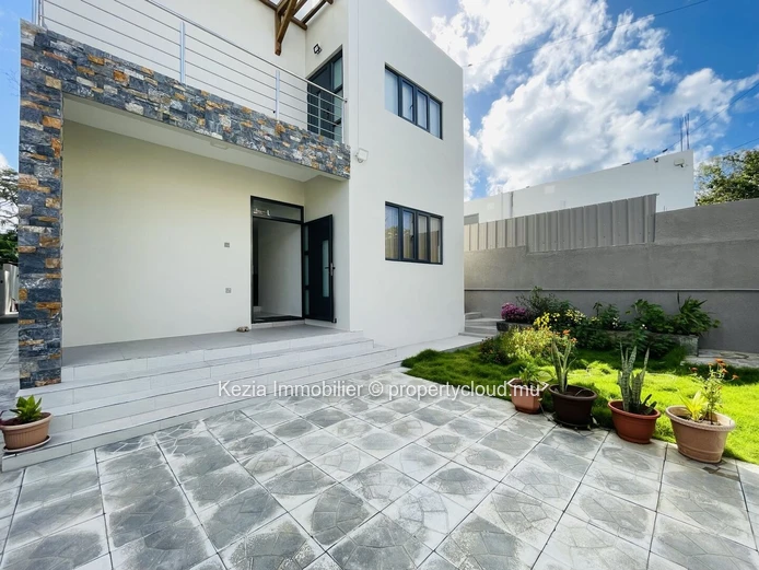 Contemporary Villa With Pool