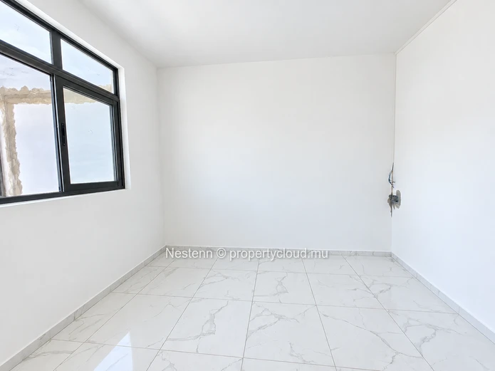 Appartement neuf de 2 chambres en bord de mer
