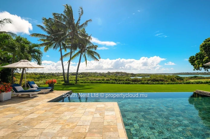 Exceptional 6-Bedroom Golffront Villa with Panoramic Sea & Île aux Cerfs Views