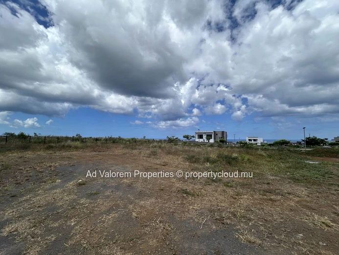 "Exclusive Gated Residential Land in Prime Flic en Flac Location - 1.234m² for Rs 16.5M!"