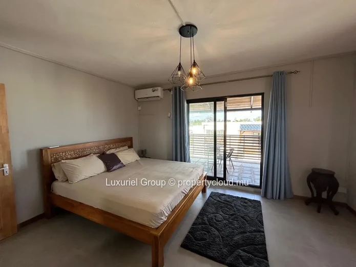 Villa contemporaine de standing avec piscine privée et chambre master