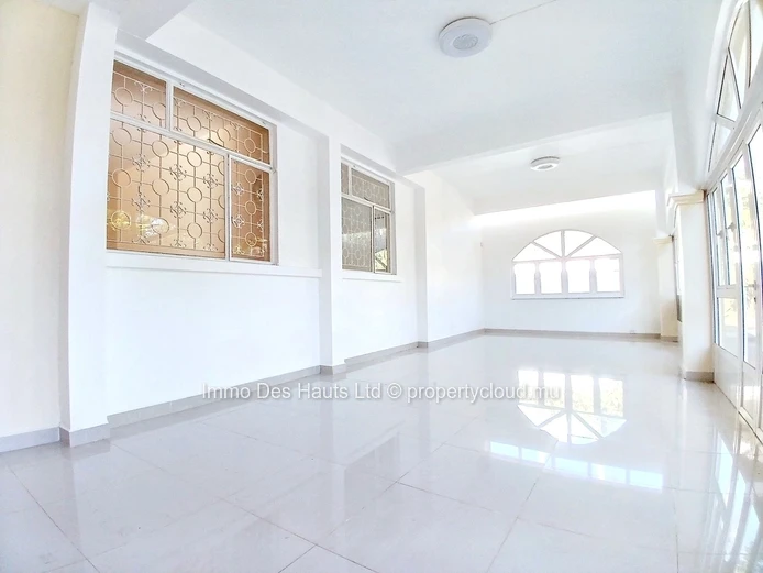 8 Bedroom House unfurnished for sale Curepipe 