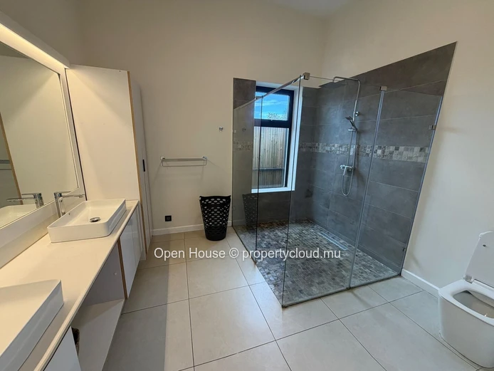 Furnished 320m² Villa for Rent in Charmoze