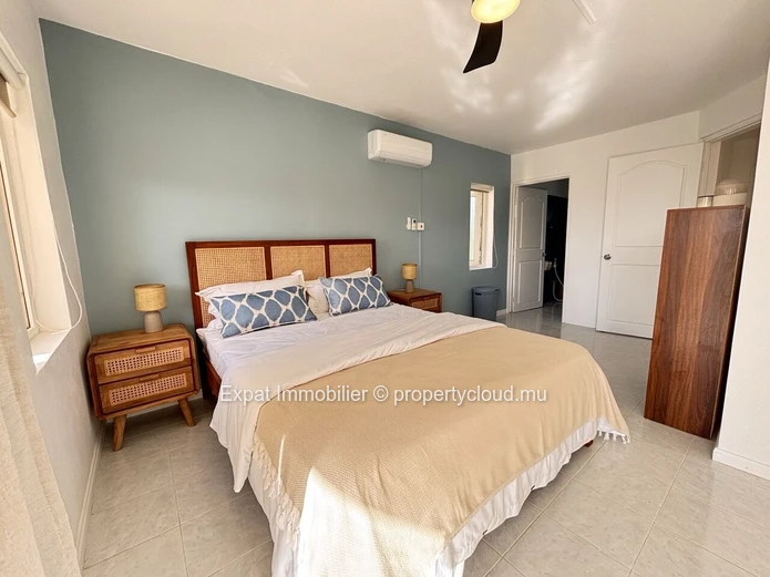 Contemporary 3-Bedroom Duplex Overlooking The Lagoon And Coin De Mire – Calodyne