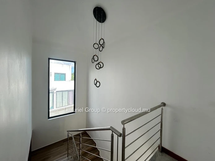 Modern Villa For Rent In Pereybere – Private Pool, Large Garden And Enhanced Security