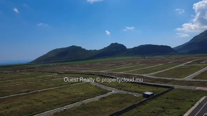 Residential & Mixed-Use Land in Pierrefonds