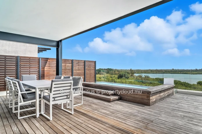 Retraite Penthouse Sereine avec Piscine et Bar