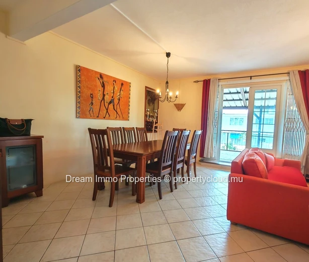 Spacieux appartement duplex de 3 chambres avec jardin privatif à Vacoas – Ile Maurice