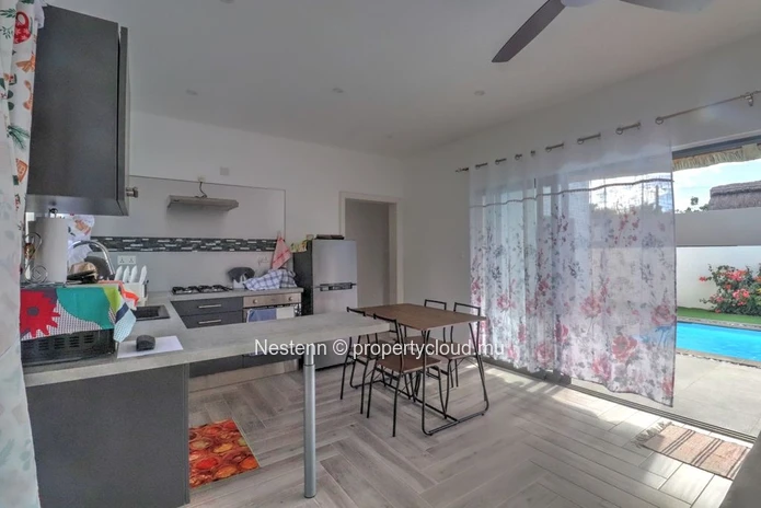 Villa moderne de plain-pied avec 3 chambres à proximité des commodités.